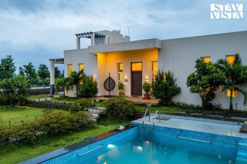 StayVista at Casa Shwika with Pool and Lawn