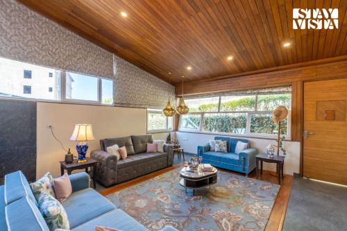 StayVista at Cheerio - Elysium Estate Valley View 2BR, Bonfire & Meals