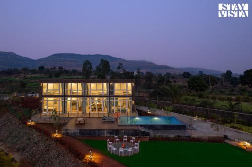 StayVista at Crimson Bleu - Bonfire & Pet Friendly
