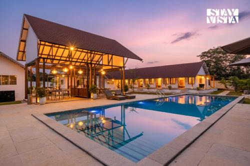 StayVista at Impiana with Jacuzzi, Pet-friendly, WiFi