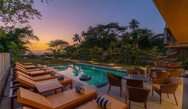 StayVista at Isabella The Beach View with Pvt Gym, Game Room & Pool