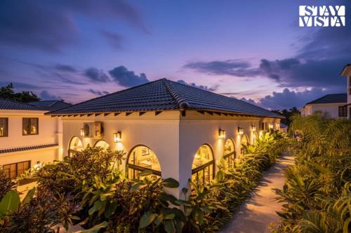 StayVista at Ivory Palms with Pool, AC, WiFi