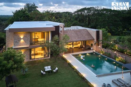 StayVista at La Rivieraa with Pool, Lawn