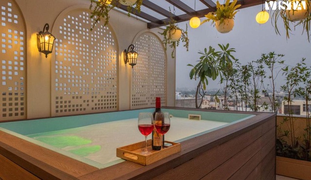 StayVista at Miorah Chalet with WiFi, Pool, TV