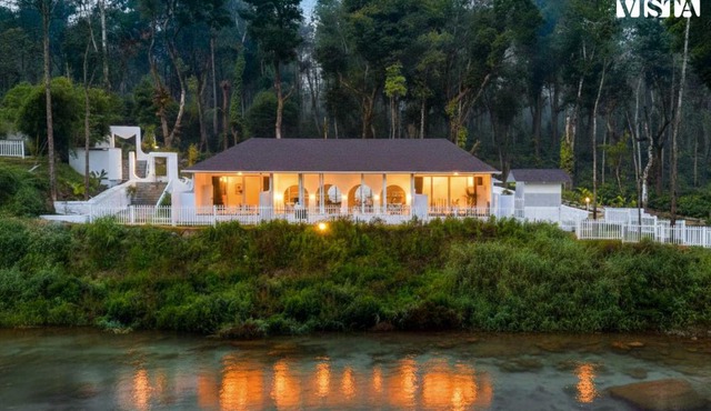 StayVista at Mudra Tattva - Pvt Pool,Lawn,Jacuzzi 2BR Luxury Rooms