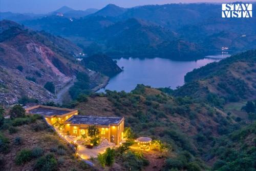StayVista at Nilaya In The Hills with Lake View, Pool