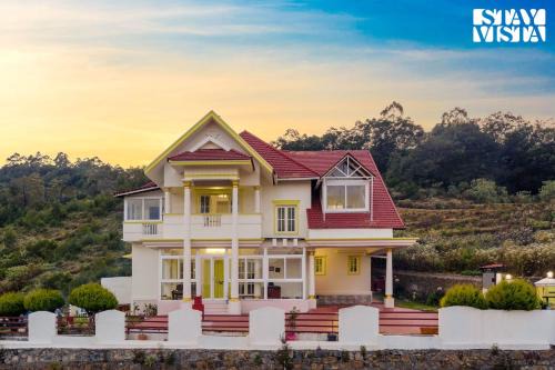 StayVista at Orion's Crest ooty including breakfast - Pet Friendly Villa
