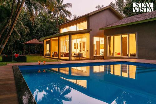 StayVista at Samara - 4BR with Pool & River View