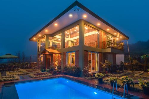 StayVista at Status Villa with Heated Pool