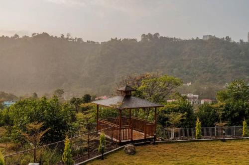StayVista at Stonecrest - Lawn & Mountain View