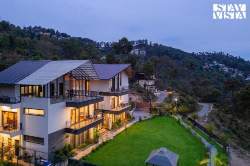 StayVista at Suvas Villa with Lawn, BBQ