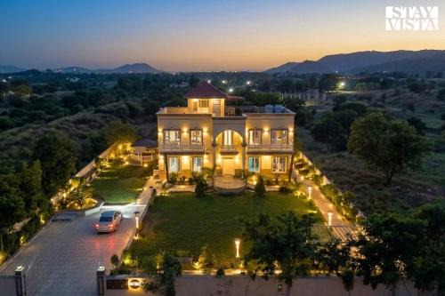 StayVista at The Farm 15 with Pool, Lawn & Scenic View near NIMS & Amity University Jaipur
