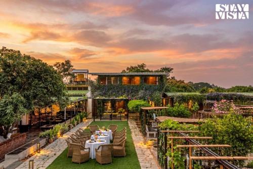 StayVista at Verdant Farmstay with Shared Pool & Lawn