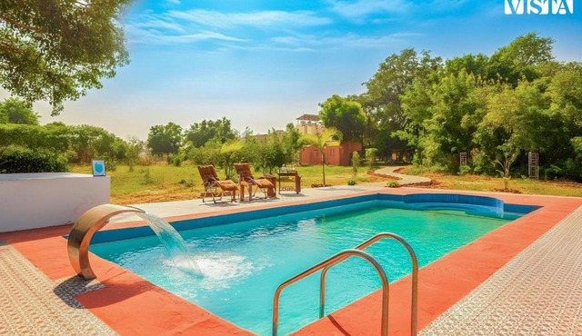 StayVista at Villa M3 - Farmstay with Lawn & Pool