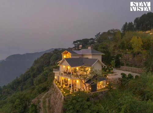 StayVista at Villa Mirador with BBQ, Bonfire, WiFi