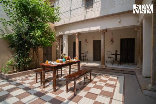 StayVista at Vintage Varanasi by the Ganges with Wi-Fi, Boards Games