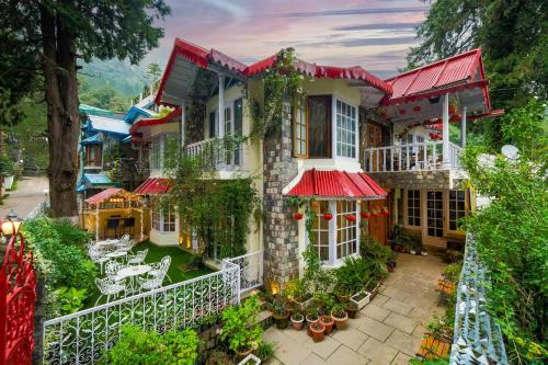 StayVista at Westwood Villa - 3 BR House with Music System in Nainital