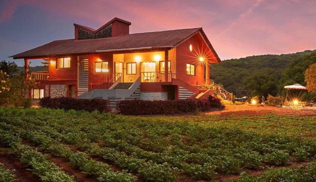 StayVista's Amoda Villa - Near Venna Lake, Amidst Farmland with Jacuzzi and Indoor Activities