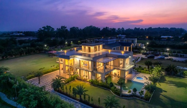 StayVista's Blanc Belle - Sohna - 6BHK Villa with Jacuzzi & Private Pool in Sohna