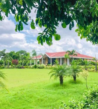 StayVista's The River Villa - Pet-Friendly Riverside Villa with Lawn & Bonfire