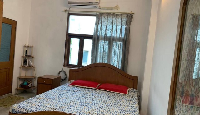 Stone's throw from Humayun Tomb! Home near Train station and in Central Delhi