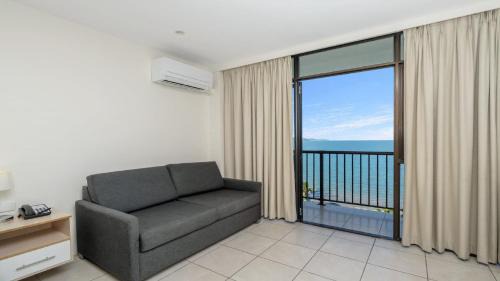 Studio 908 - Panoramic Ocean Views On The Strand in North Ward