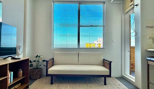 Studio Apartment on Bondi Road with View