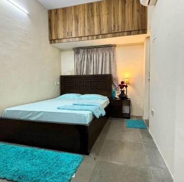 Studio Flat with Kitchen