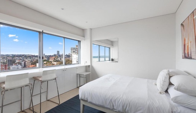 Studio in Elizabeth Bay with City Views