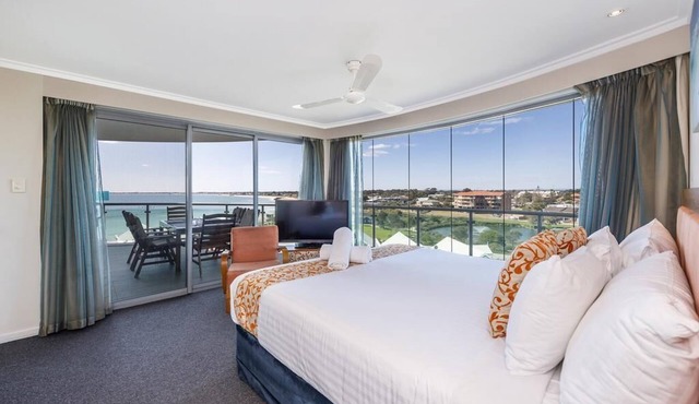 Stunning 270 degrees view of the Ocean, Beach & Marina Views in mandurah