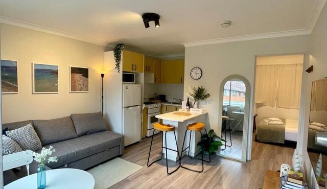 Stylish 1-Bed, Flat Walk to North Manly