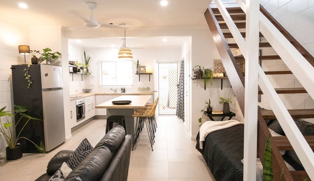 Stylish 2 bedroom townhouse in quiet location, perfect home away from home! in Cannonvale