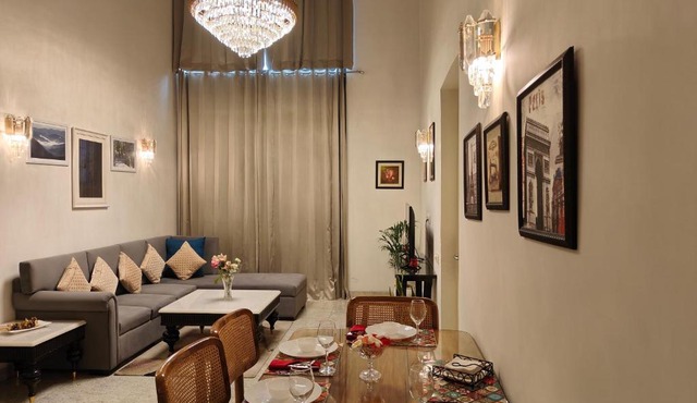 Stylish 2BHK Ground Floor Apartment with high speed WiFi and Kitchen near Golf course road
