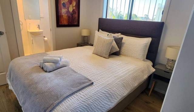 Stylish 2BR Flat 10min walk to Wollongong Hospital