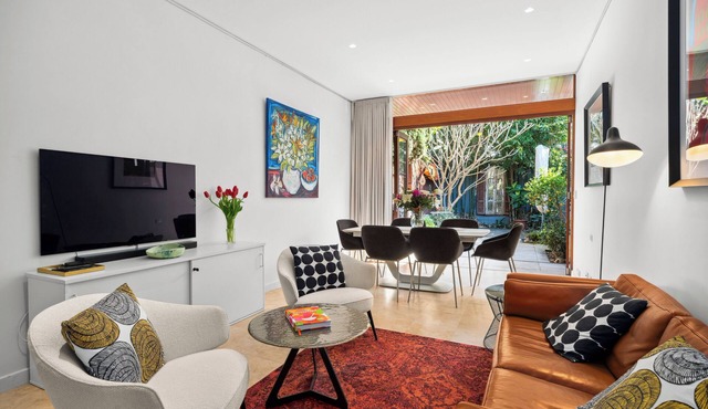 Stylish 3BR, 2BA King Beds Balmain Terrace Near Parks, Ferries & Darling Street