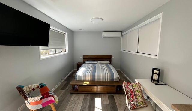 Stylish Guest Suite - Everton Hills in Everton Hills