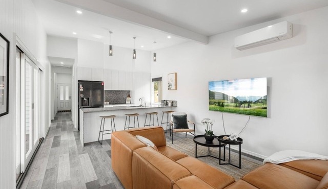 Stylish Inner-City Stay! in North Toowoomba