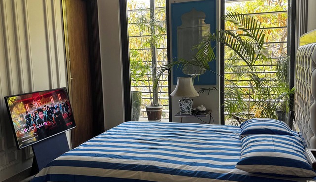 Stylish & Modern Luxury 4BR Apartment | Arjun Marg