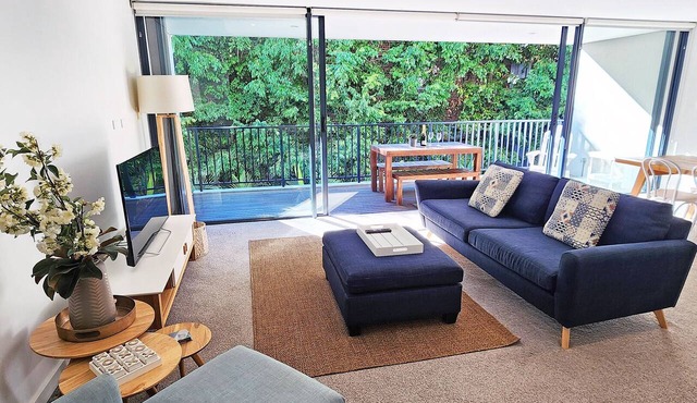 Stylish Parkside Retreat - Outdoor Pool & Undercover Parking - Randwick