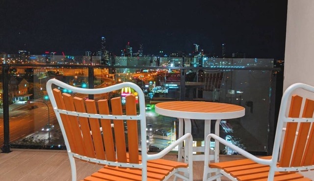 Stylish Top Level 3 Bedroom Apartment in Windsor