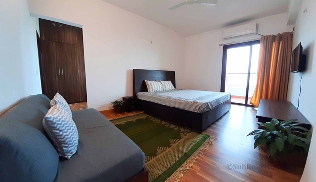 Sublime Home stay: Suite Room with Balcony