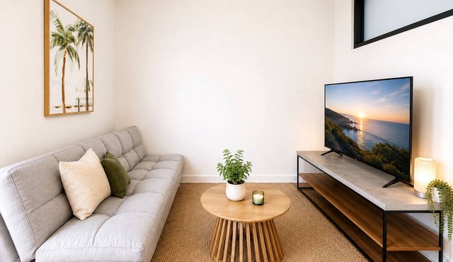 Suite Dreams - High-Rise City Views in Box Hill