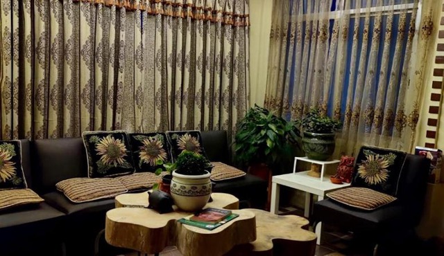 Sun drenched rooms in a quiet Gothatar home in Thimi