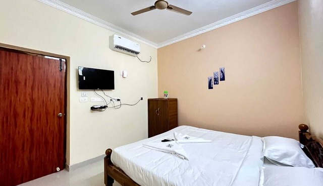 “Sun, Sand, and Comfort: Dream Promenade Sea View”