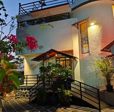 Sunils villa with private pool, Machan and play area in Karjat