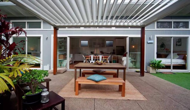 Sunny and modern villa located 5 mins walk from Avalon Beach!