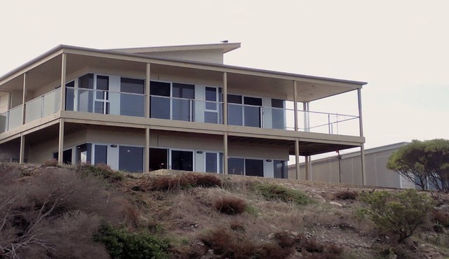 Sunset Waterfront Escape at Dutton Bay - beachfront bliss in DUTTON BAY