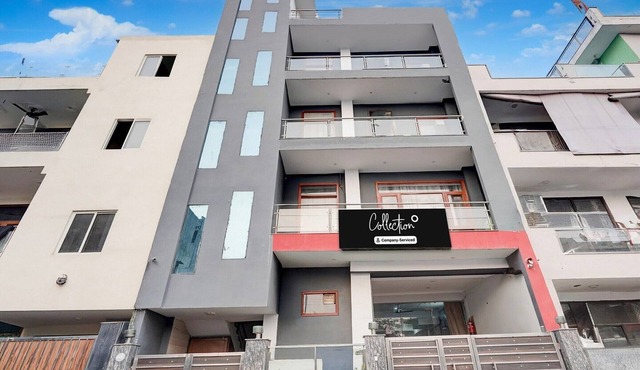 Super Collection O Sector 20 Noida