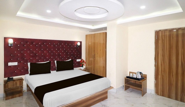 Super Deluxe RoomHOTEL RISE AND DINE RESTAURANT