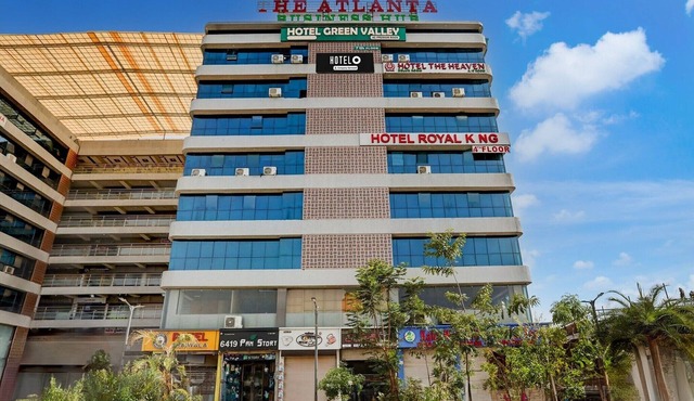 Super Deluxe RoomNana Chiloda Near Airport